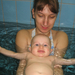 Anyával úszás